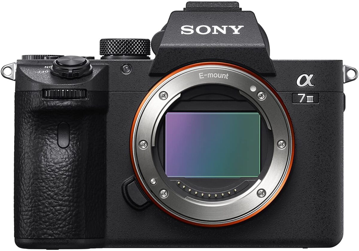 Sony Alpha a7 III digitalni fotoaparat sa objektivom