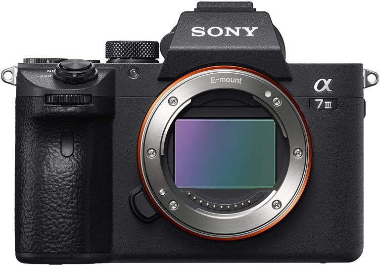 Sony Alpha a7 III digitalni fotoaparat sa objektivom