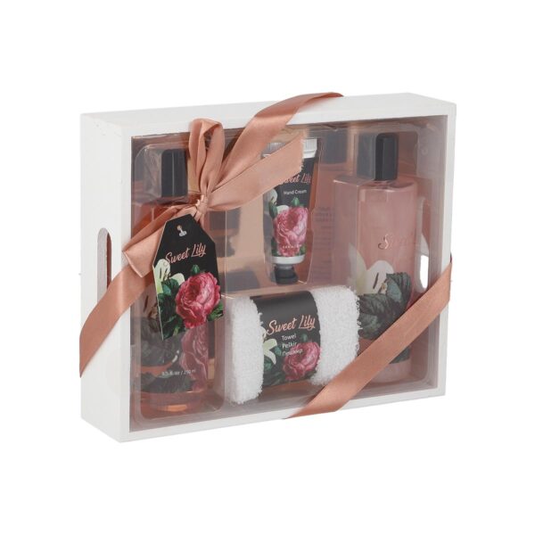 PM Spa Set Sweet Lilly u drvenoj kutiji sa gelom za tuširanje, kupkom, kremom za ruke i peširom