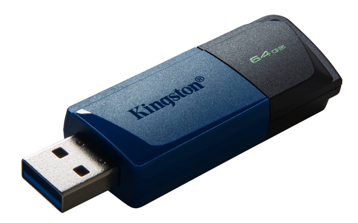 Kingston DTX 64GB USB 3.2 flash memorija u crnoj boji sa metalnim detaljima
