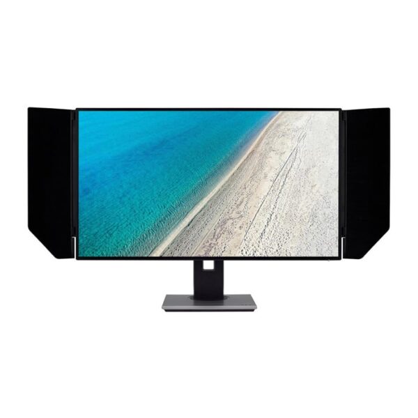 Acer ProDesigner PE320QK 4K monitor sa crnim okvirom na radnom stolu