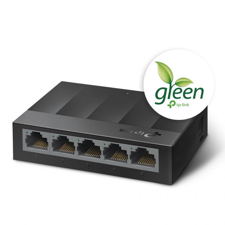 TP-Link 5-Port Gigabit Desktop Switch na radnom stolu sa priključenim kablovima