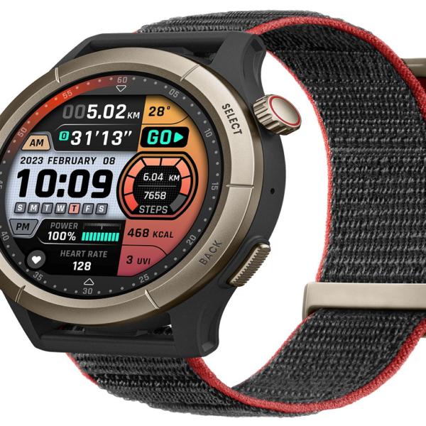 Amazfit Cheetah Pro pametni sat sa crnim kućištem i HD AMOLED ekranom