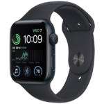 Apple Watch SE 44mm Midnight pametni sat sa crnom silikonskom narukvicom i LTPO OLED ekranom