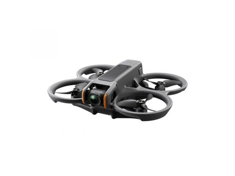 DJI Avata 2 dron sa tri baterije i dodatnom opremom