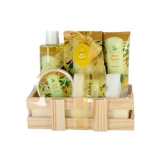 PM Spa Set Lemon Essential u drvenoj kutiji sa gelom za tuširanje, pilingom, losionom, soli za kadu i peškirom