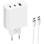 Xiaomi 67W GaN punjač sa dva USB-C i jednim USB-A portom, kompaktan dizajn za brzo punjenje.