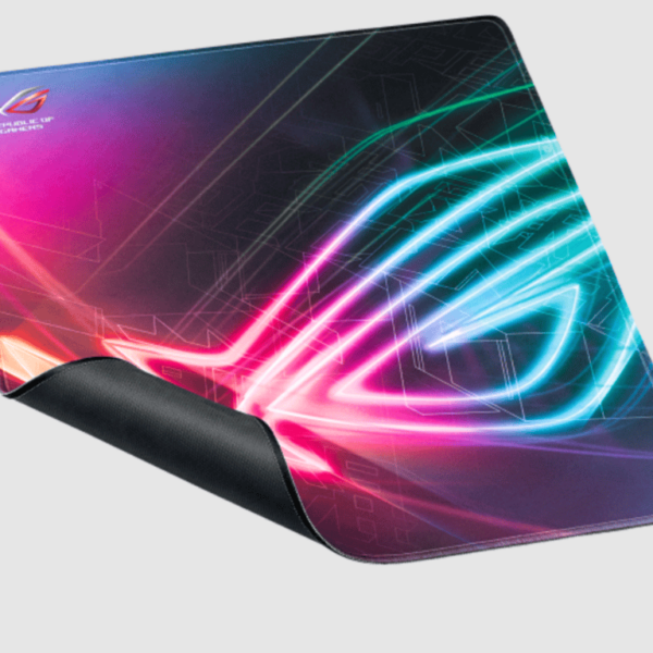 ASUS ROG Strix Edge vertikalna gaming podloga za miš na crnoj podlozi