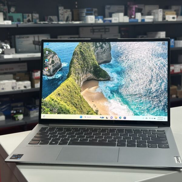 Lenovo ThinkBook 13x ITG laptop sa touch ekranom i tanak dizajn