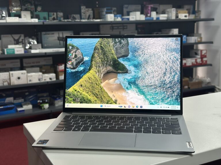Lenovo ThinkBook 13x ITG laptop sa touch ekranom i tanak dizajn
