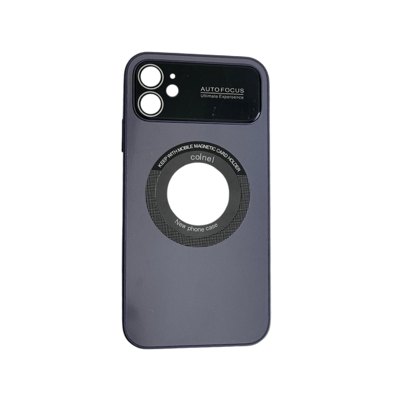 Ljubičasta MagSafe Lens maskica za iPhone 12 sa prikazanim magnetnim pričvršćivanjem