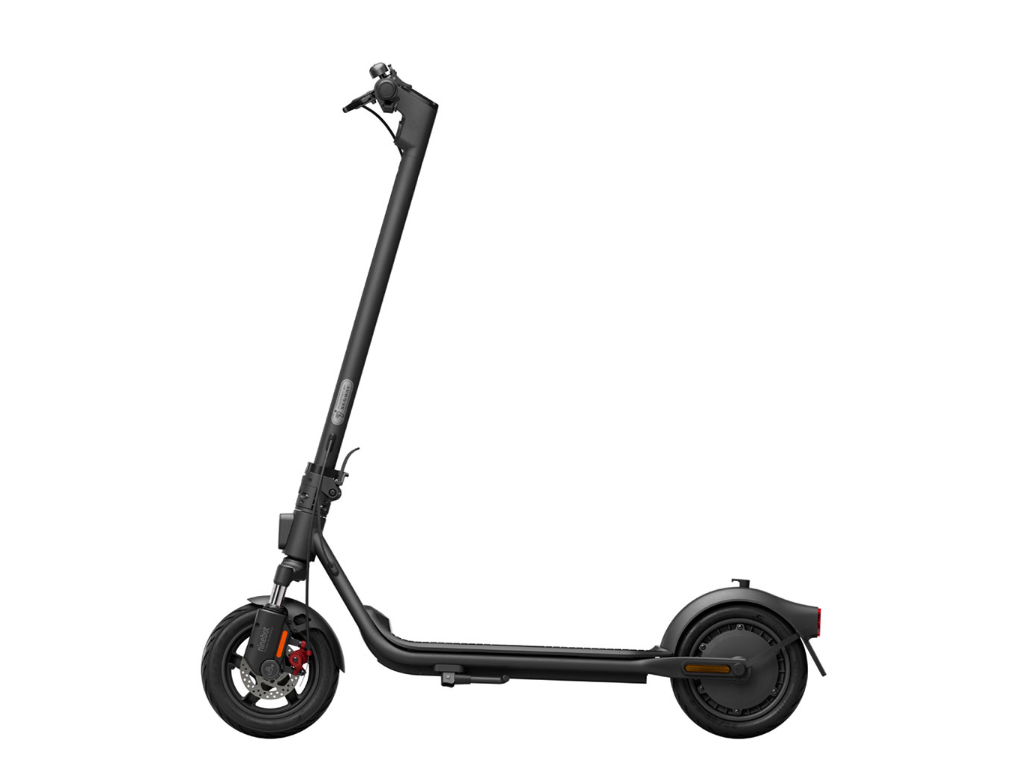 Segway KickScooter F2 E II14+ električni romobil sa crnim točkovima i aluminijumskim ramom