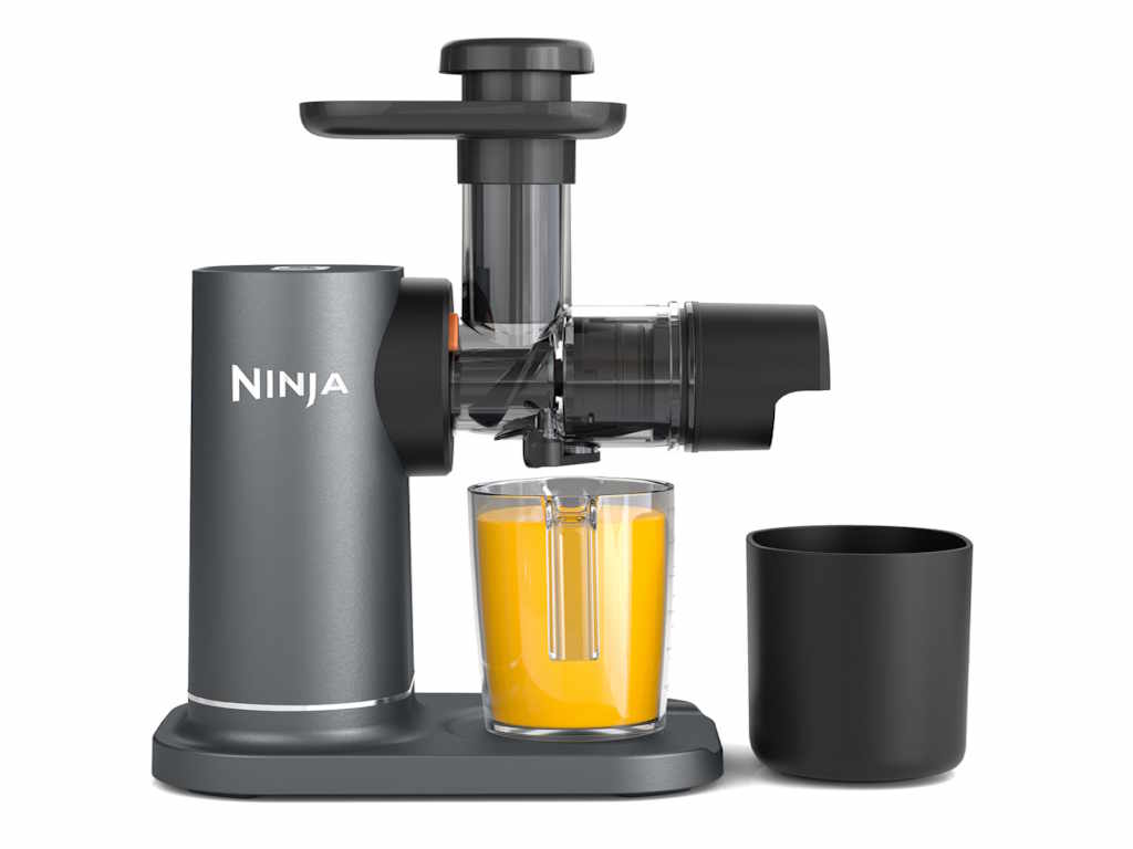 Ninja JC151EU sokovnik za hladno presanje sa crvenim dizajnom i čašom od 887ml