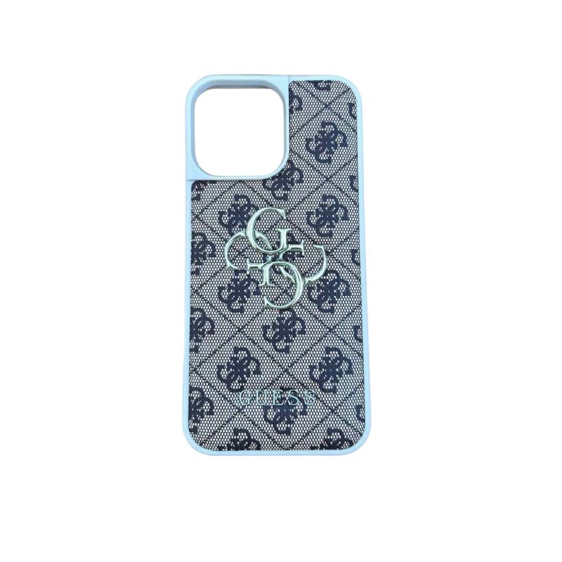 Bijela GUESS maskica za iPhone 16 Pro na bijeloj površini