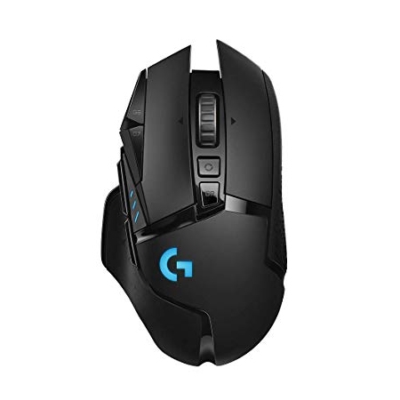 Logitech G502 Hero gaming miš s pletenim kabelom i RGB rasvjetom na crnoj podlozi