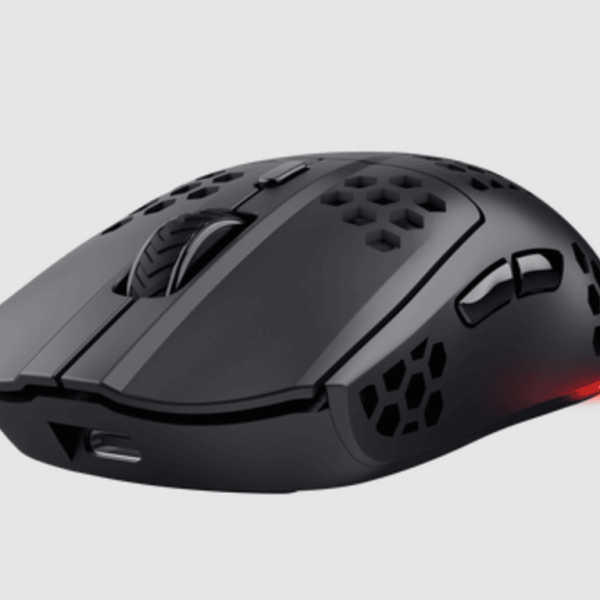 Trust GXT 929 Helox crni ultralagani wireless gaming miš sa LED osvjetljenjem na crnoj podlozi