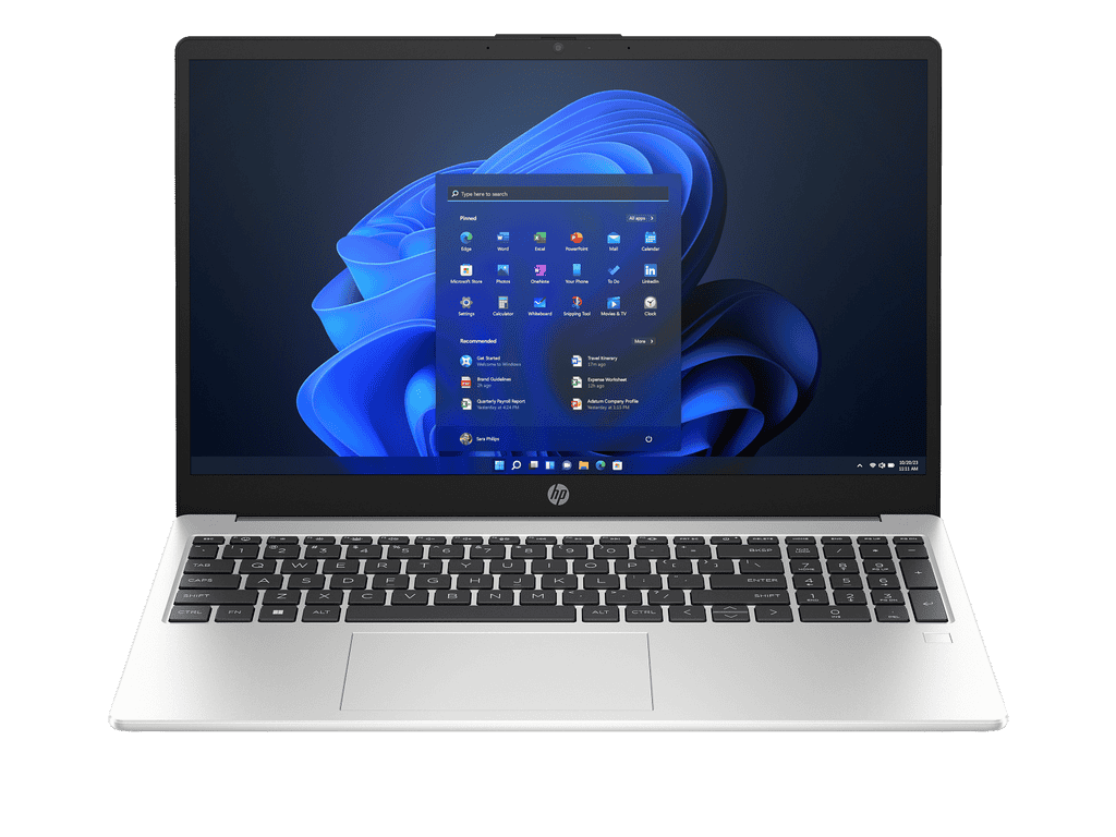 HP 250 G10 laptop srebrne boje otvoren na stolu sa 15.6 inčnim FHD ekranom
