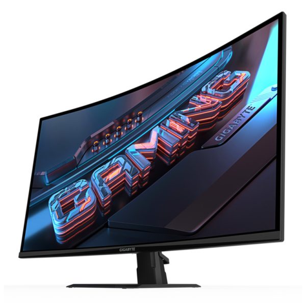 Gigabyte GS32QCA 31.5-inch QHD 180Hz curved gaming monitor na stolu