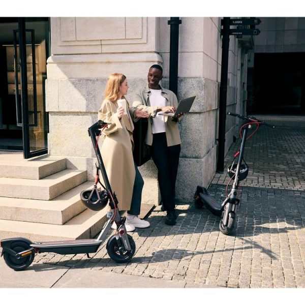 Segway Ninebot F3 PRO E14+ godina, 70 km domet, 120kg nosivost, 1200 W, 24% uspon